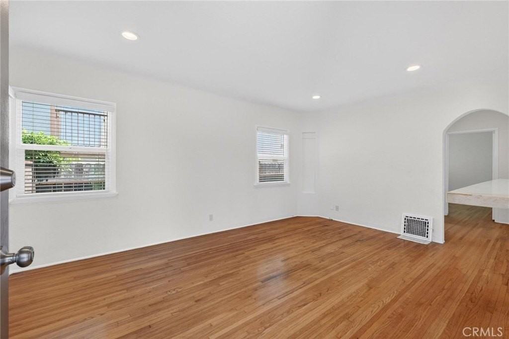 610 E Fairview Blvd - Photo 6 of 16