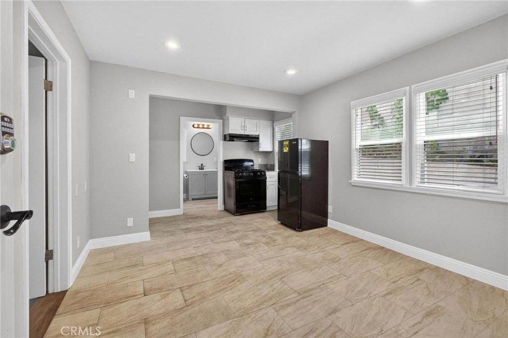 610 E Fairview Blvd #3-4 - Photo 4 of 9