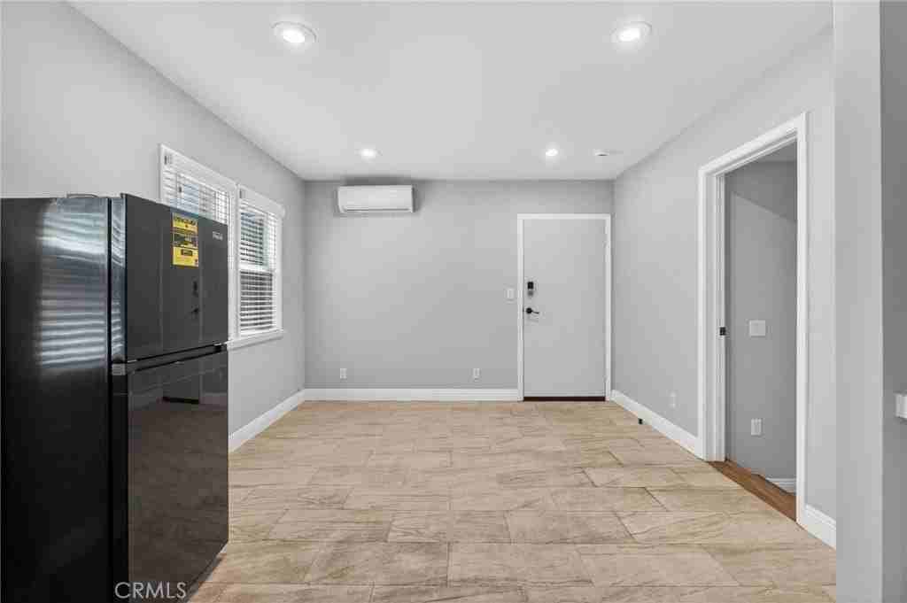 610 E Fairview Blvd #3-4 - Photo 5 of 9