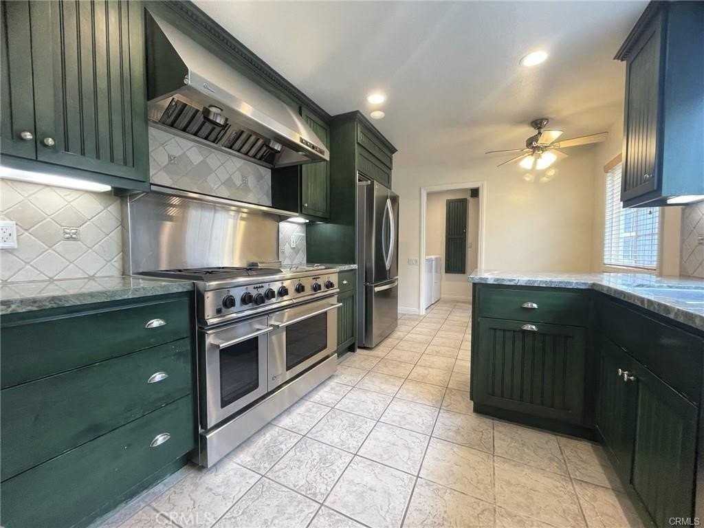 7138 Kilty Ave - Photo 6 of 20