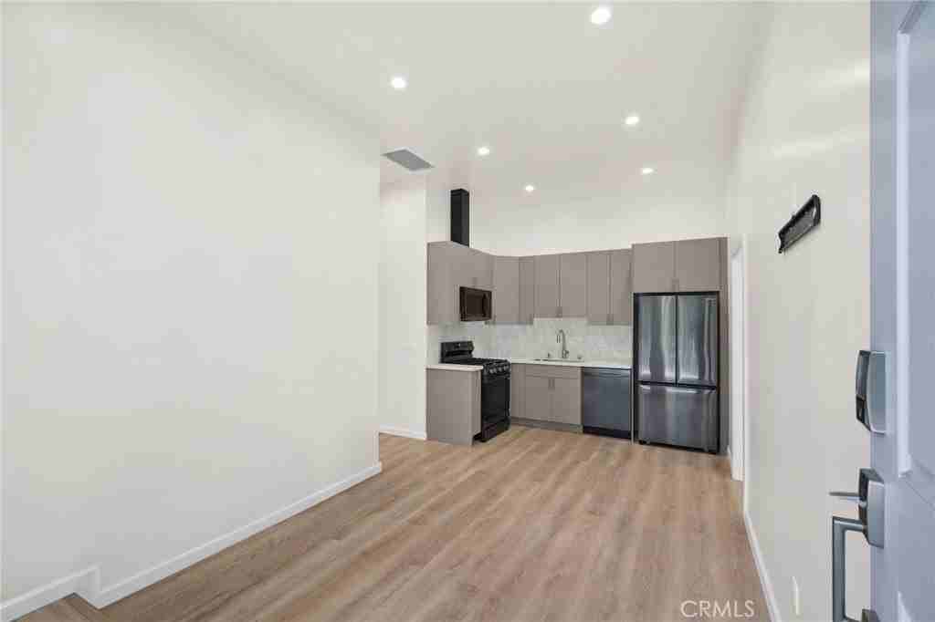 10327 Vanalden Ave - Photo 6 of 26