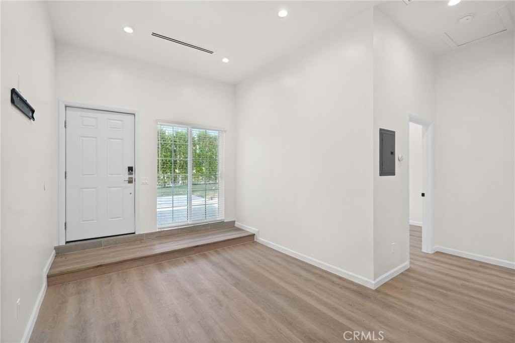 10327 Vanalden Ave - Photo 7 of 26