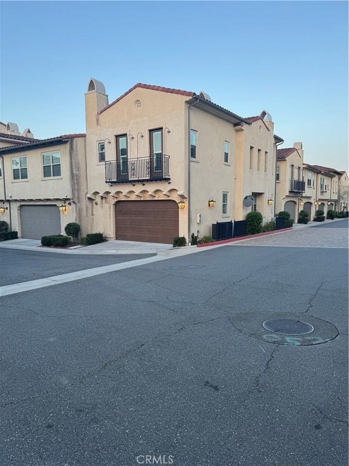 844 Citrus Ct #29 - Photo 2 of 30
