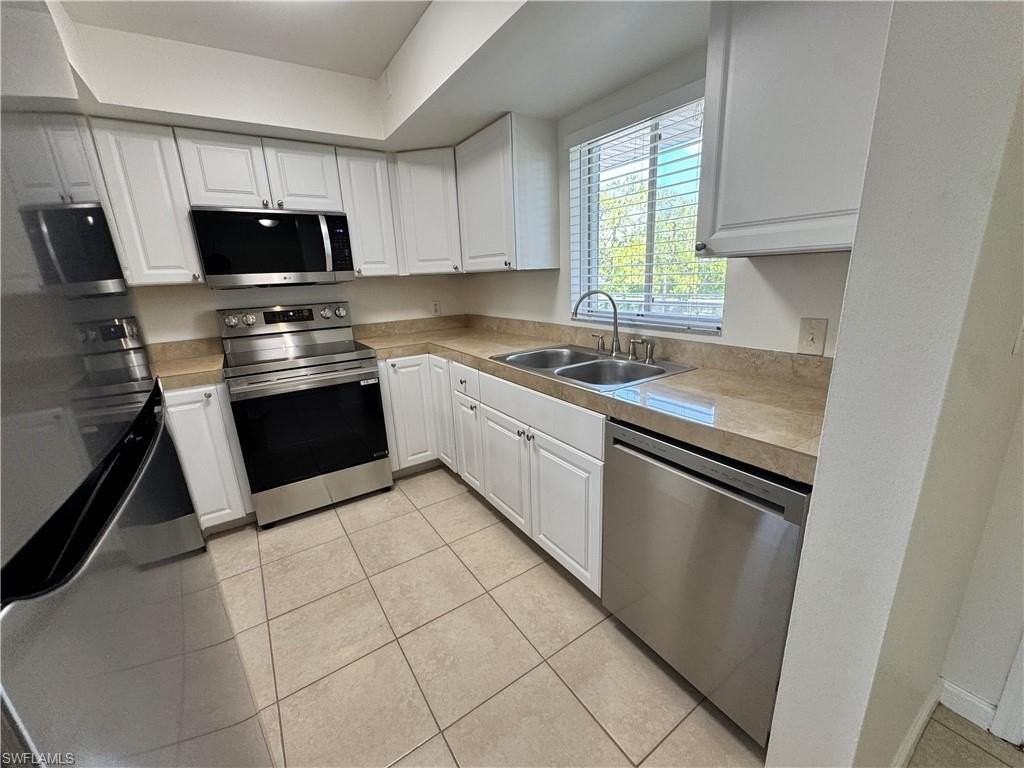 5667 Rattlesnake Hammock Rd #B301 - Photo 6 of 17