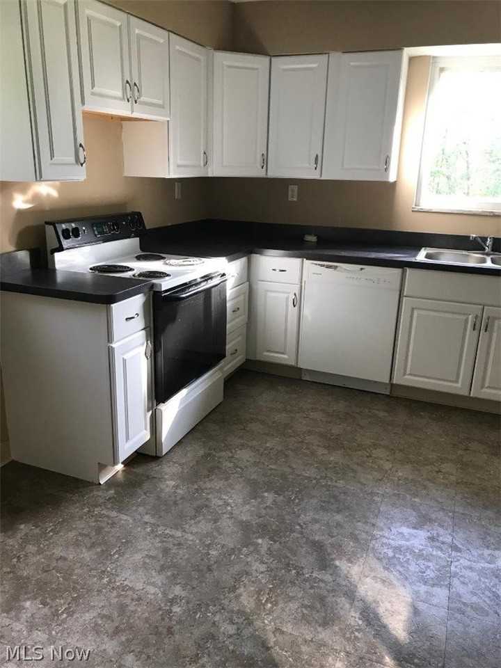 8404 Avery Rd - Photo 2 of 10