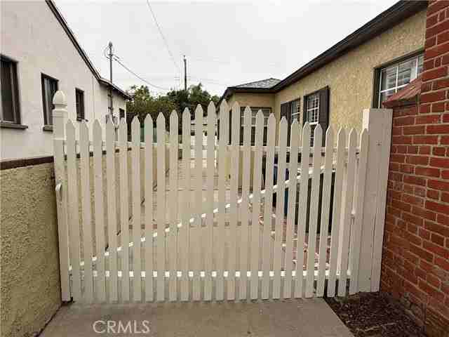 527 S Orchard Dr - Photo 3 of 8