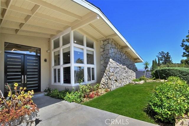 4347 Coronet Dr - Photo 3 of 8