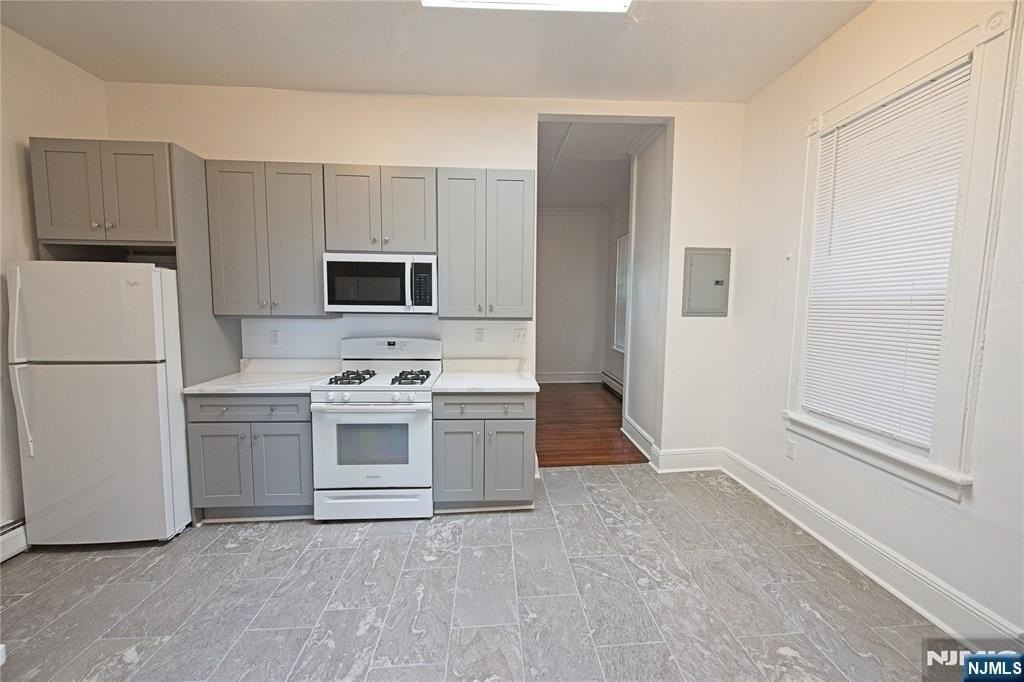 312 Main St - Photo 2 of 22