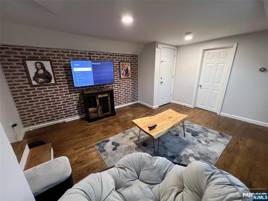 120 Stone St - Photo 2 of 15