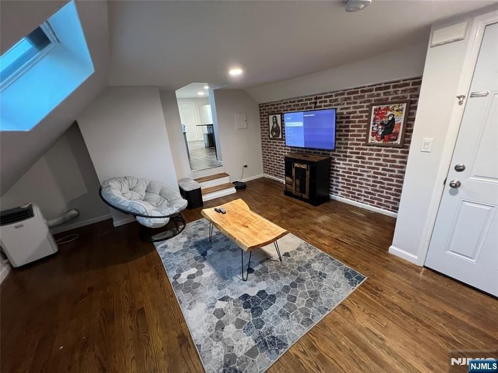 120 Stone St - Photo 3 of 15