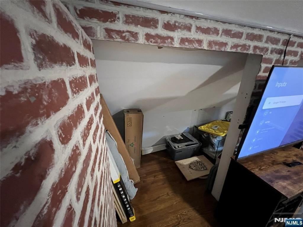 120 Stone St - Photo 5 of 15