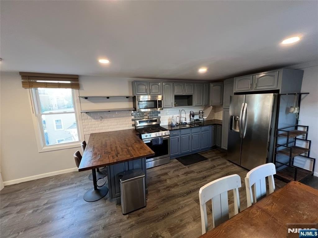120 Stone St - Photo 7 of 15