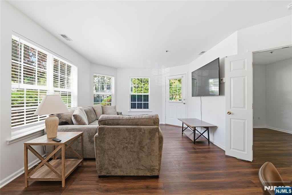 5301 Tudor Dr - Photo 3 of 35
