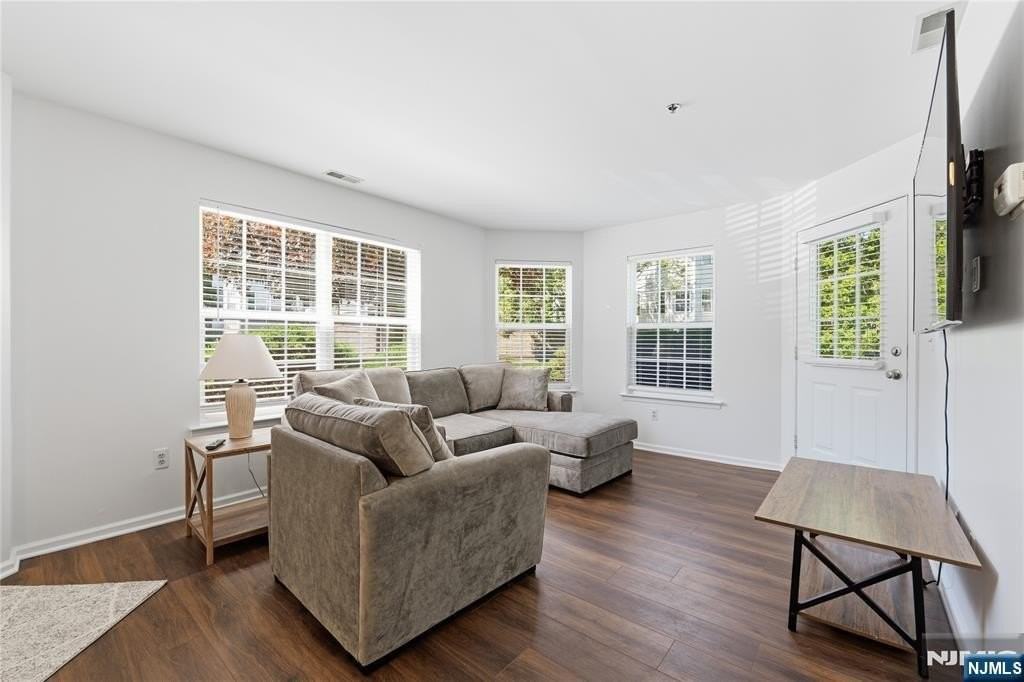 5301 Tudor Dr - Photo 4 of 35