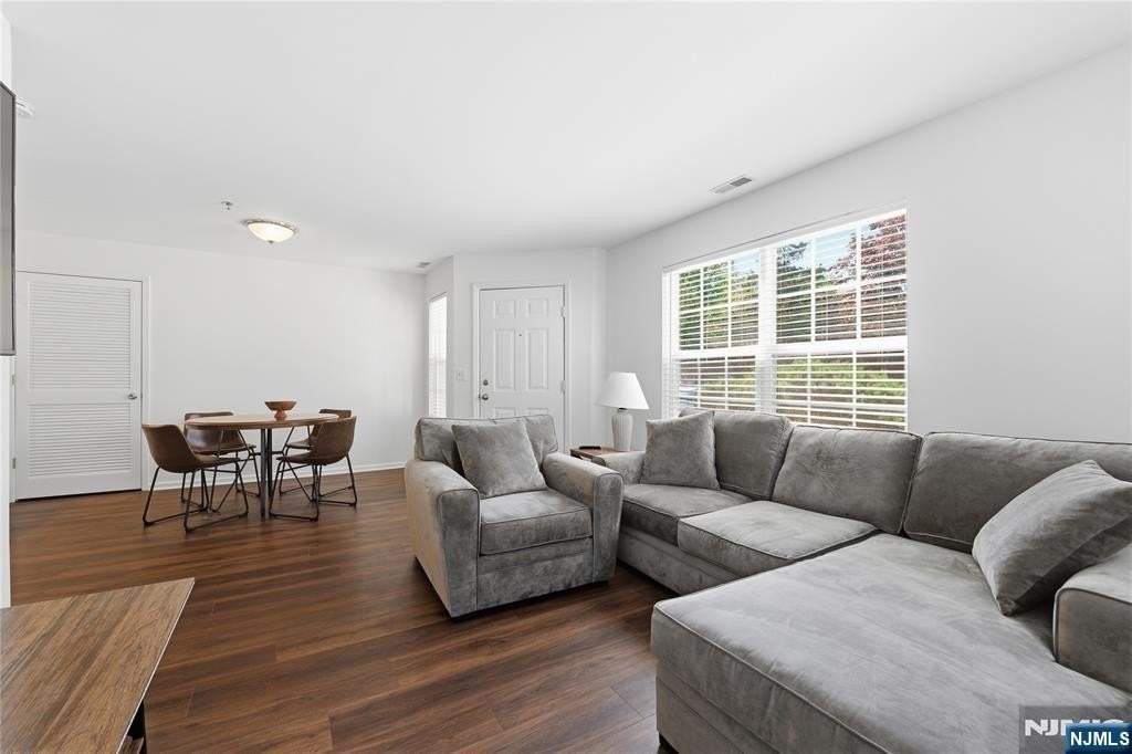 5301 Tudor Dr - Photo 5 of 35