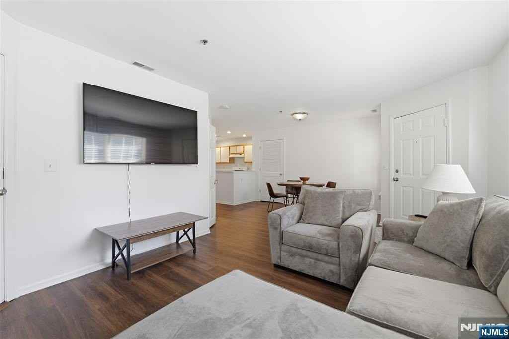5301 Tudor Dr - Photo 6 of 35