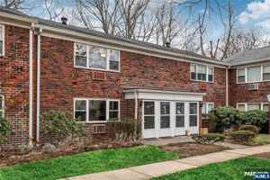 featured image of 121 Regency Park