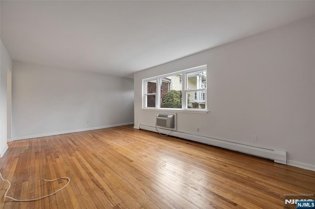 121 Regency Park - Photo 3 of 14