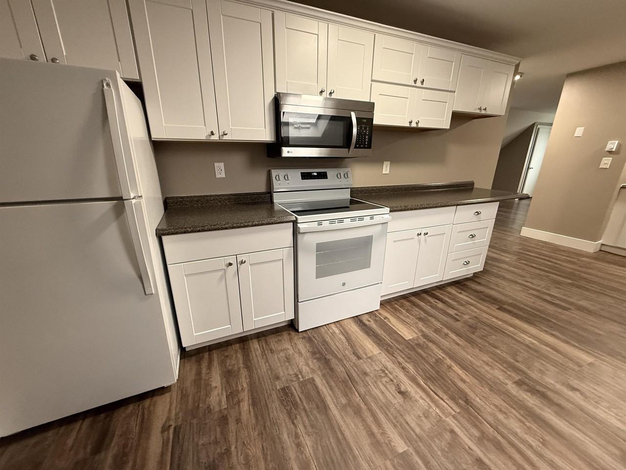 70 3rd St #4 - Photo 5 of 31