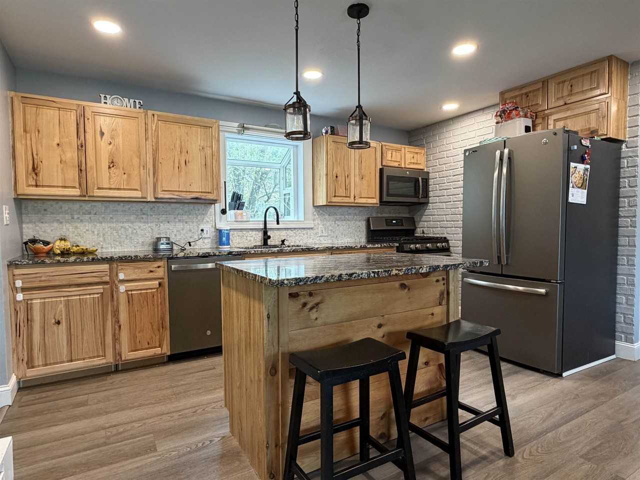 34 B St - Photo 3 of 22