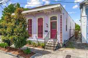 featured image of 2230 Dumaine St