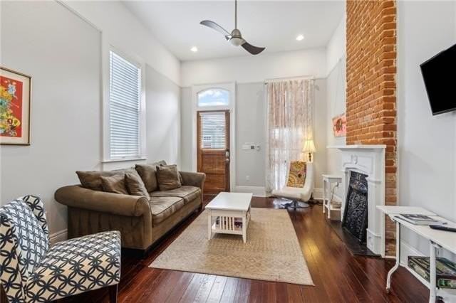 2230 Dumaine St - Photo 3 of 14