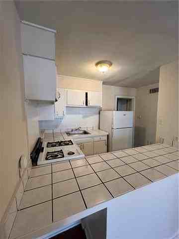 3550 Coliseum St #18 - Photo 3 of 11