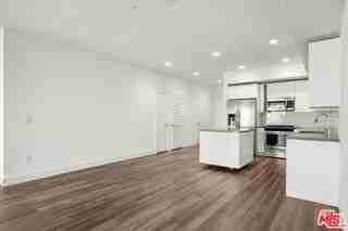 1215 S Bedford Dr #304 - Photo 2 of 8
