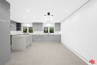 1211 S Sherbourne Dr #2 - Photo 4 of 8