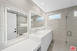 1211 S Sherbourne Dr #2 - Photo 7 of 8