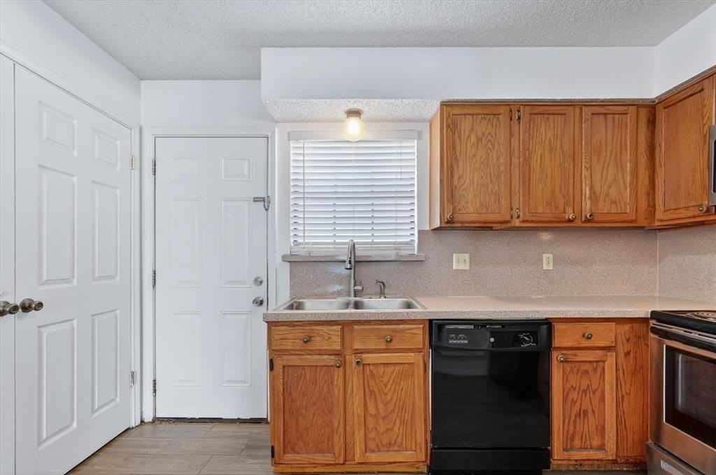 2710 Wimbledon Ct #B - Photo 7 of 29
