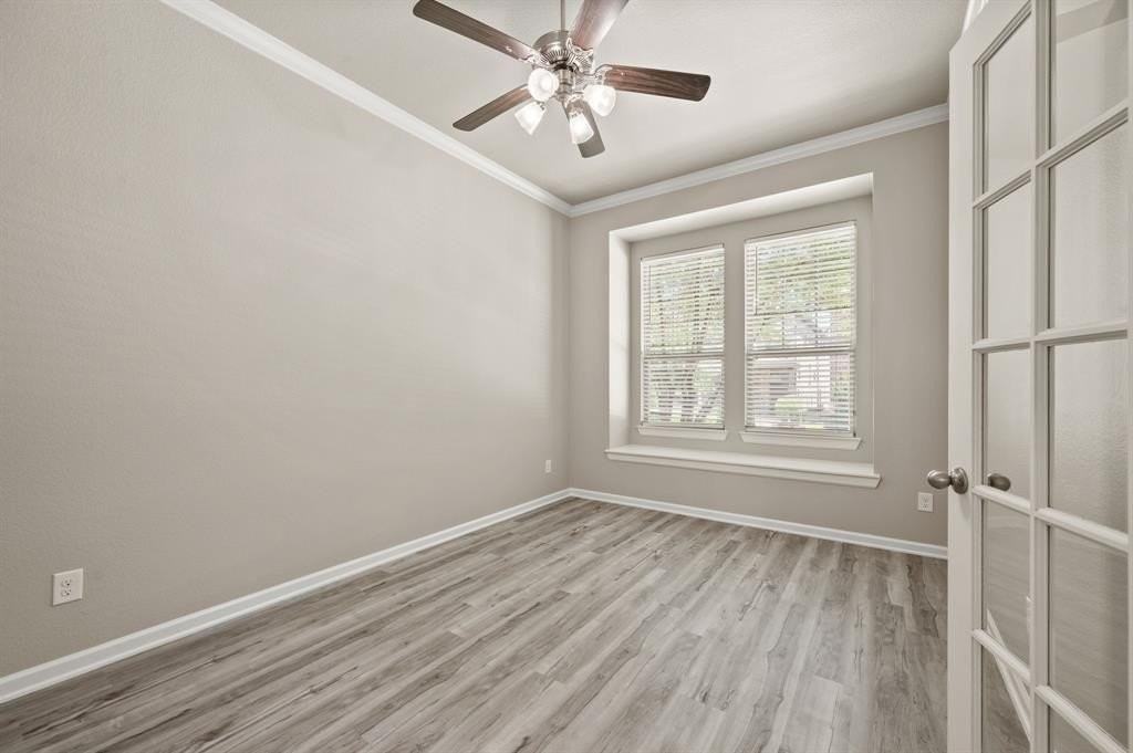 6835 Deleon St - Photo 5 of 30