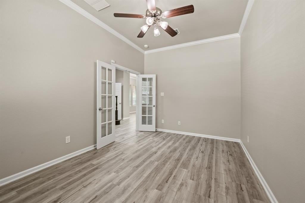 6835 Deleon St - Photo 6 of 30