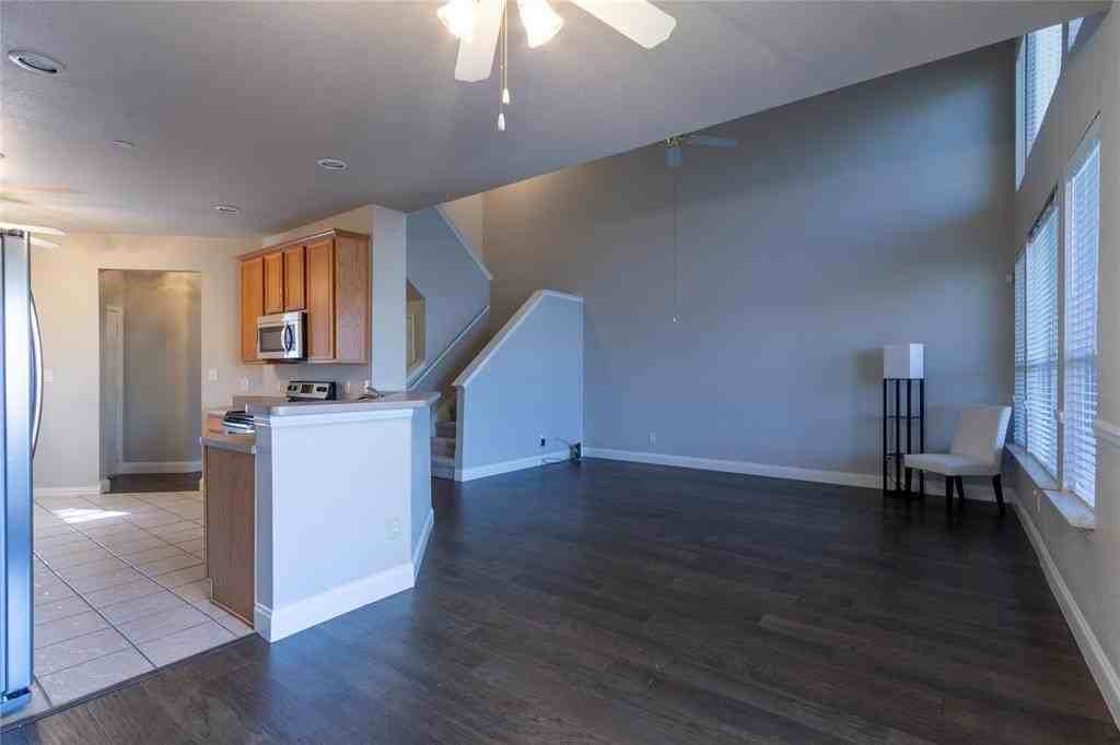 10008 Dryden Ln - Photo 5 of 22