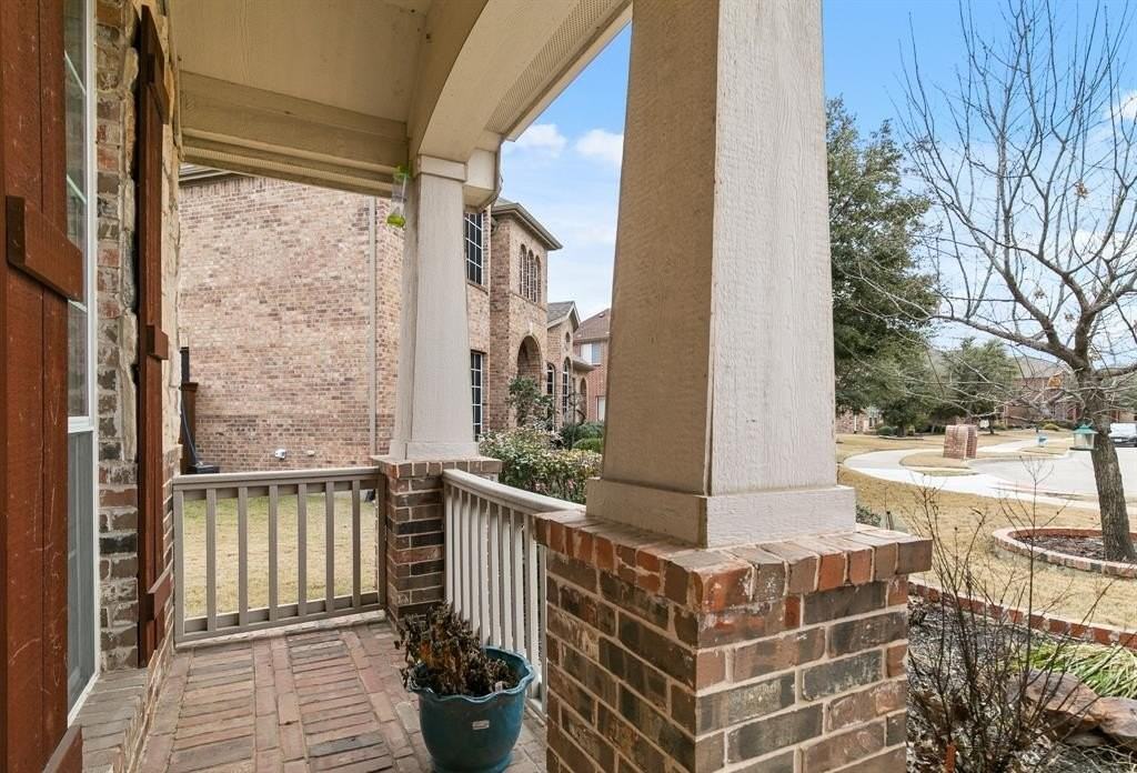 5128 Oceana Dr - Photo 3 of 30