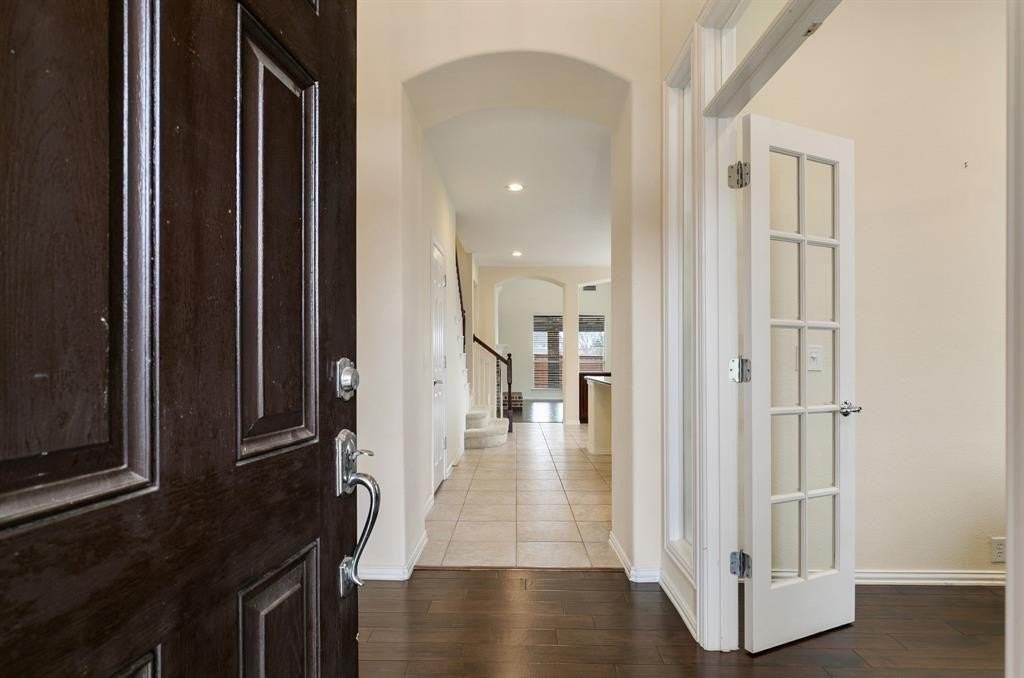 5128 Oceana Dr - Photo 4 of 30