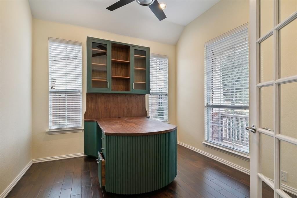 5128 Oceana Dr - Photo 5 of 30