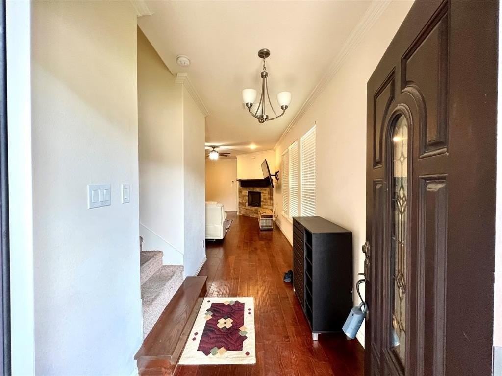 320 Austin Ave - Photo 2 of 26