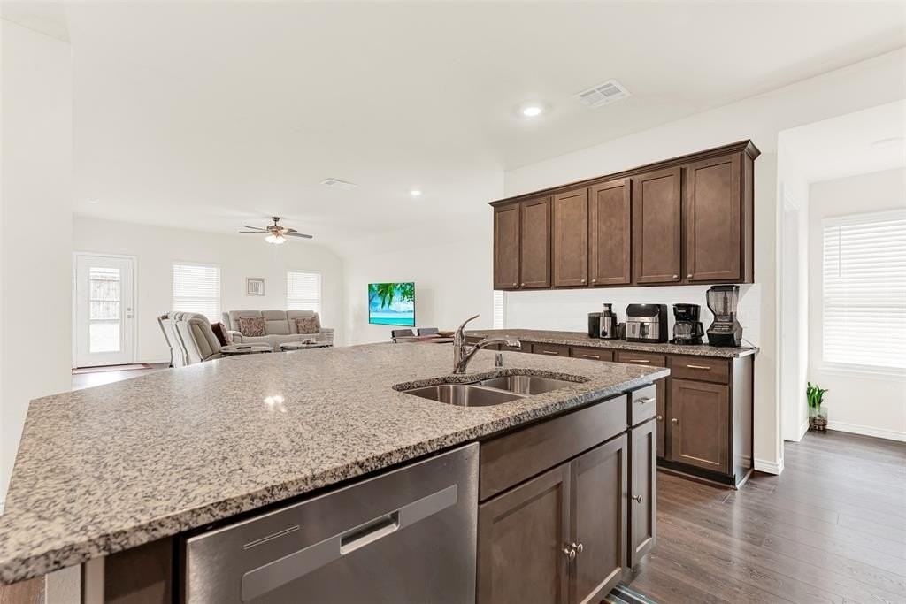 720 Willow View Way - Photo 5 of 33