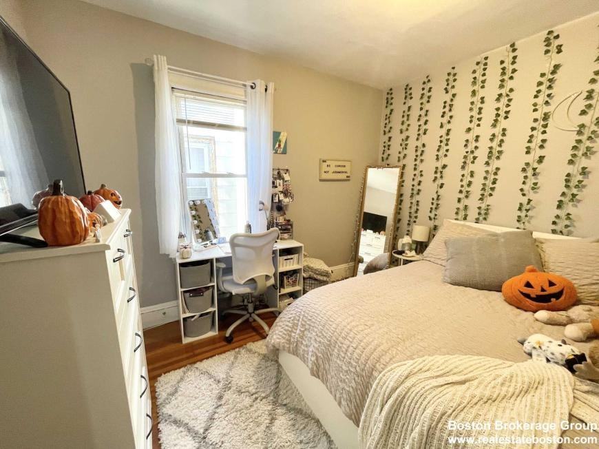 111 Canal St - Photo 6 of 10