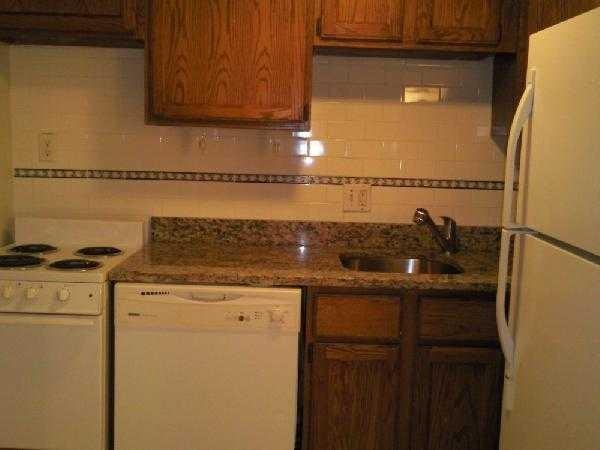 39 Commonwealth Ave - Photo 3 of 10