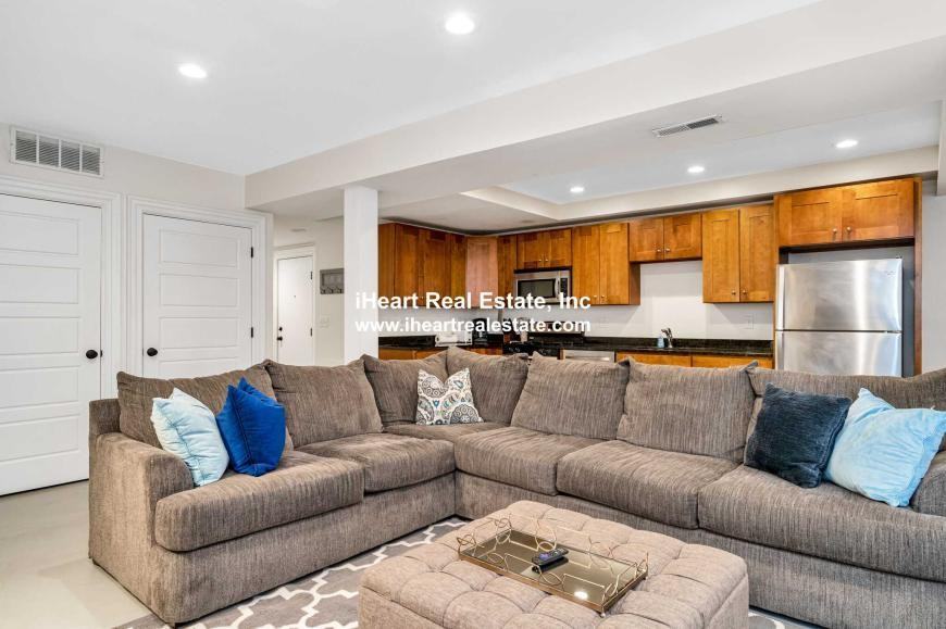 39 Commonwealth Ave - Photo 7 of 10