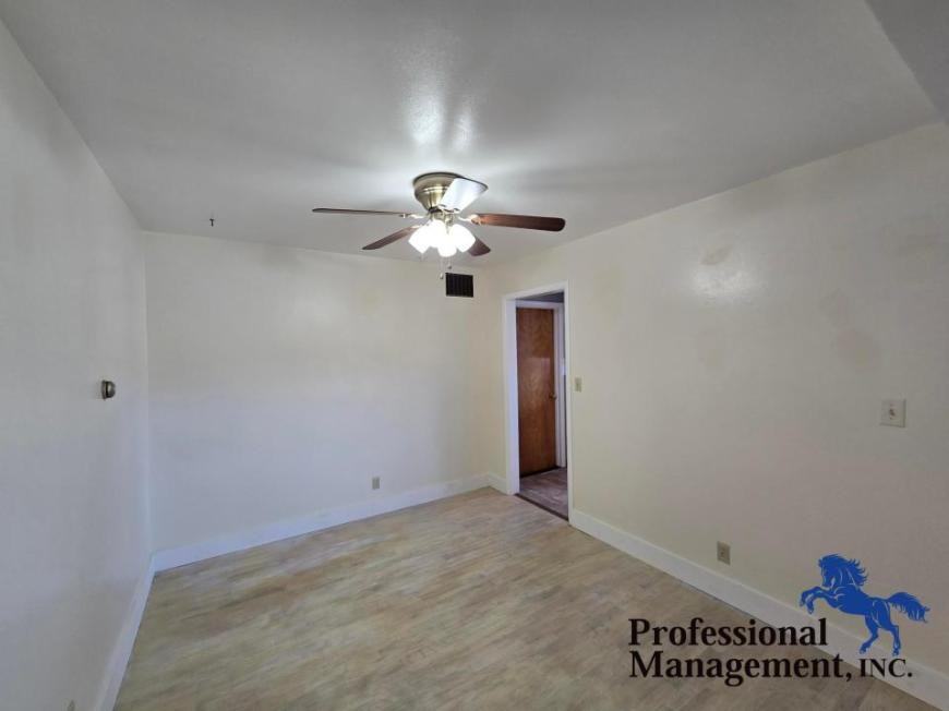 1211 Custer Ave - Photo 4 of 8