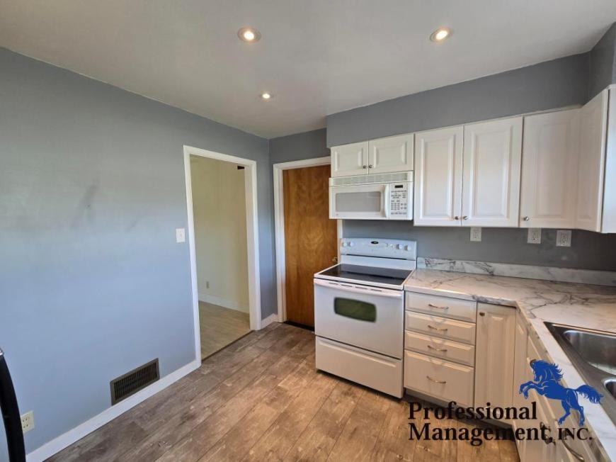 1211 Custer Ave - Photo 5 of 8