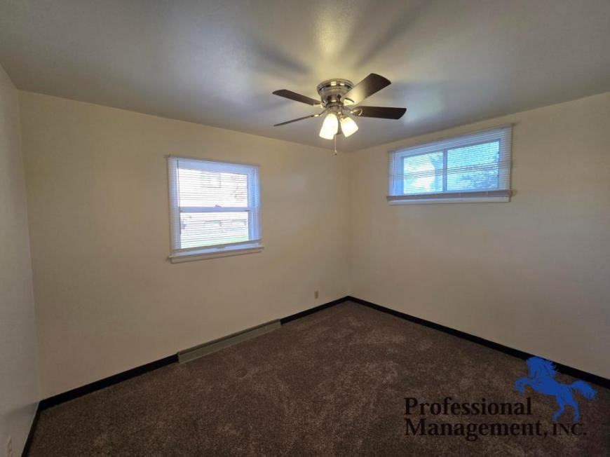 1211 Custer Ave - Photo 7 of 8