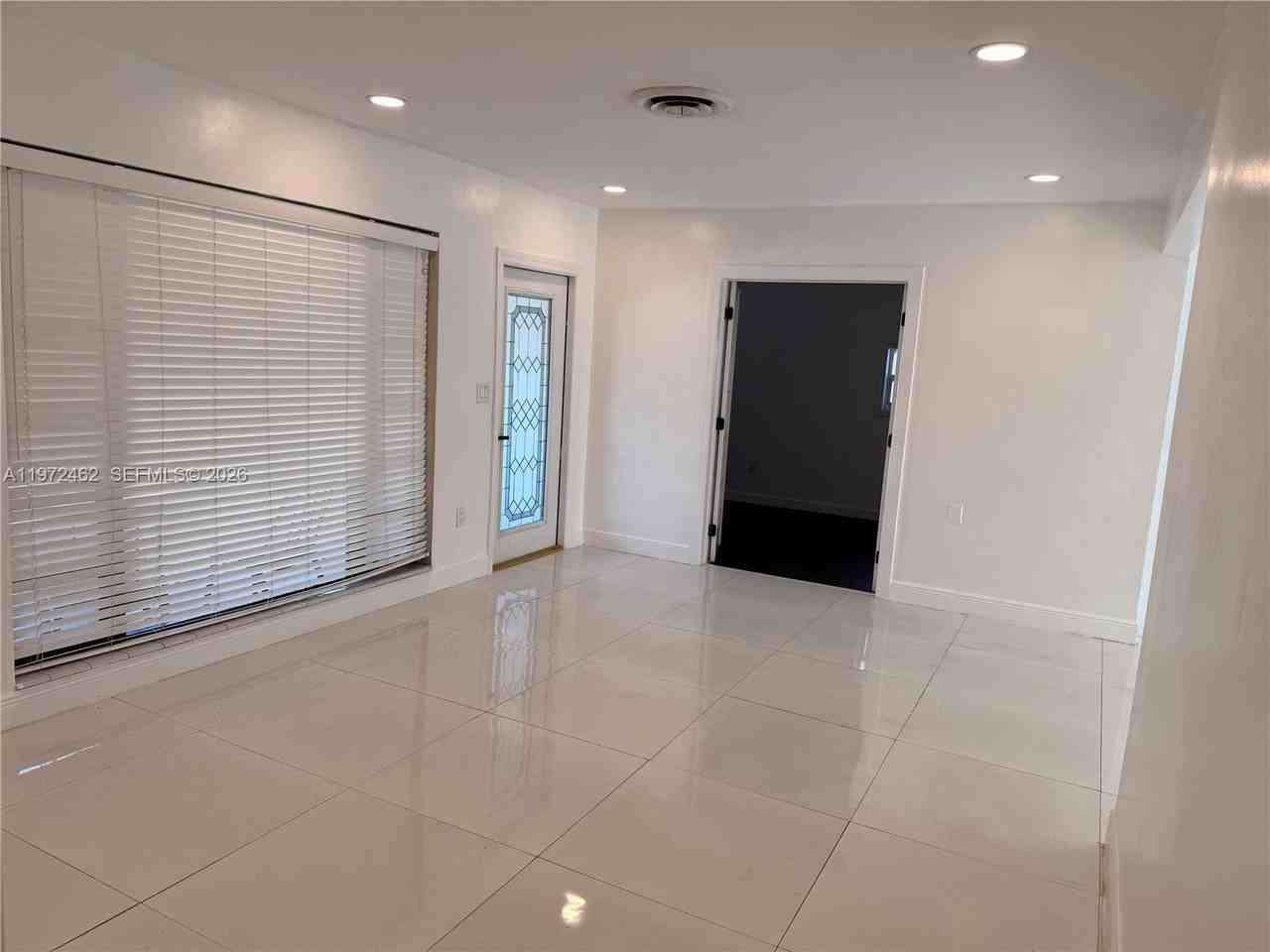 2818 Bahama Dr - Photo 3 of 8