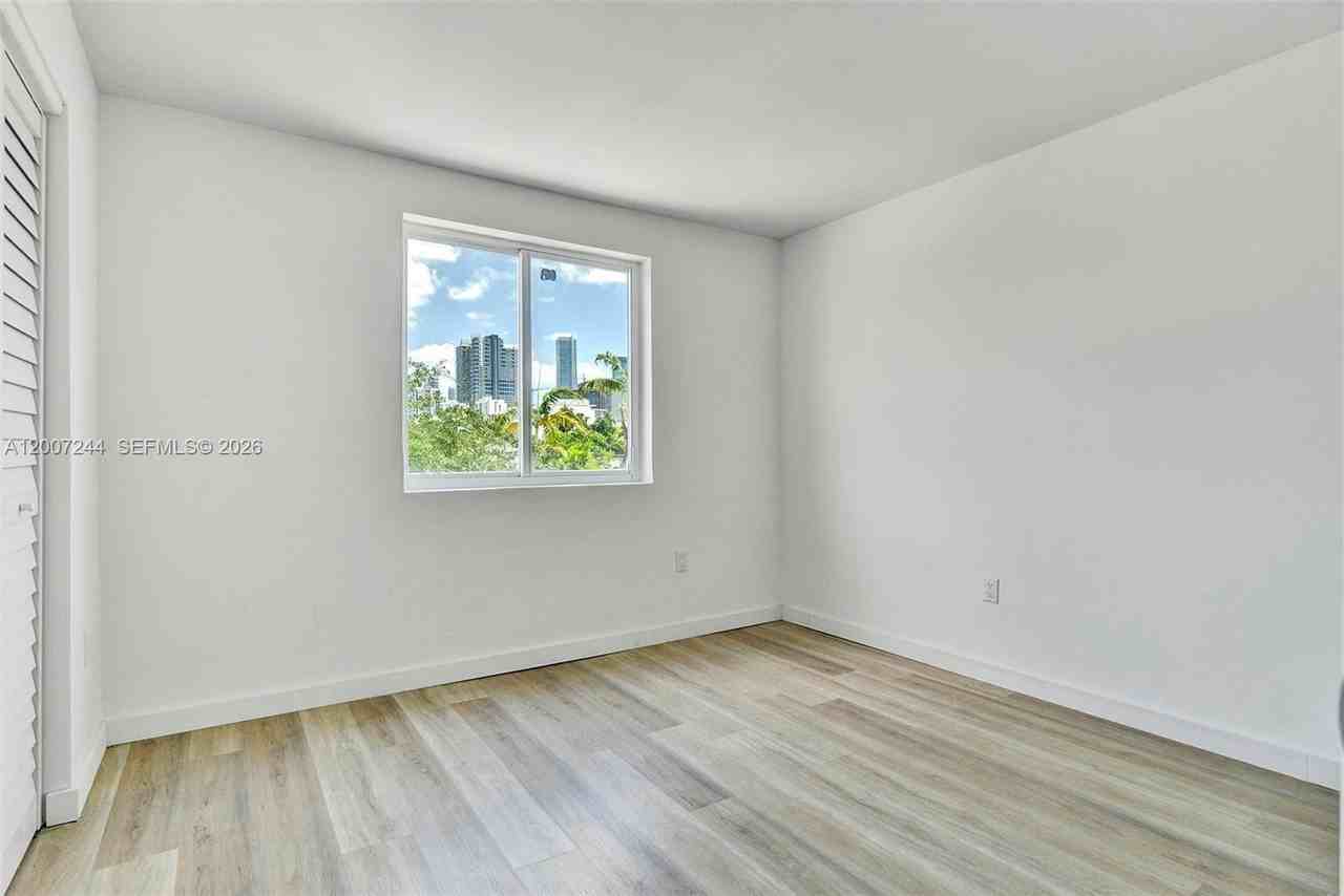 753 Nw 30th St #753 - Photo 3 of 8