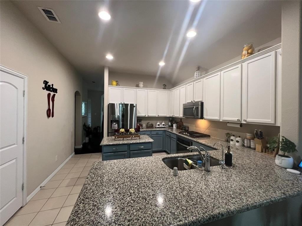 916 Sundrop Dr - Photo 2 of 8
