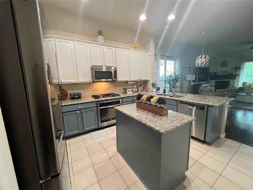 916 Sundrop Dr - Photo 3 of 8