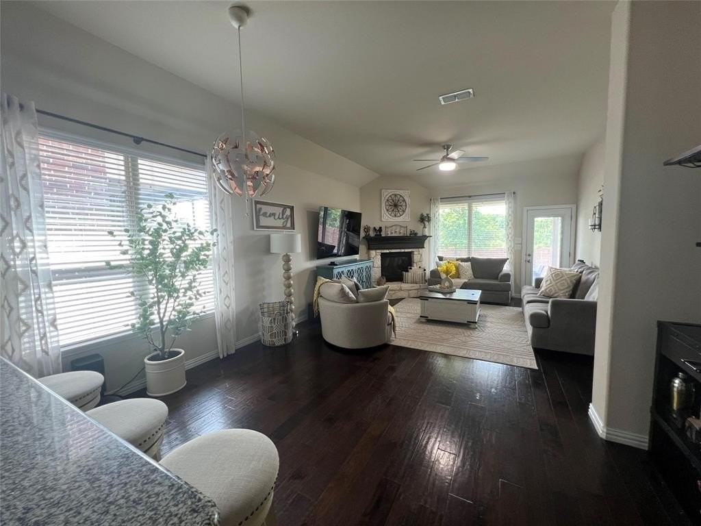 916 Sundrop Dr - Photo 6 of 8
